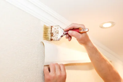 Pose de papier peint à Vernajoul — revêtements muraux et toiles de verre
